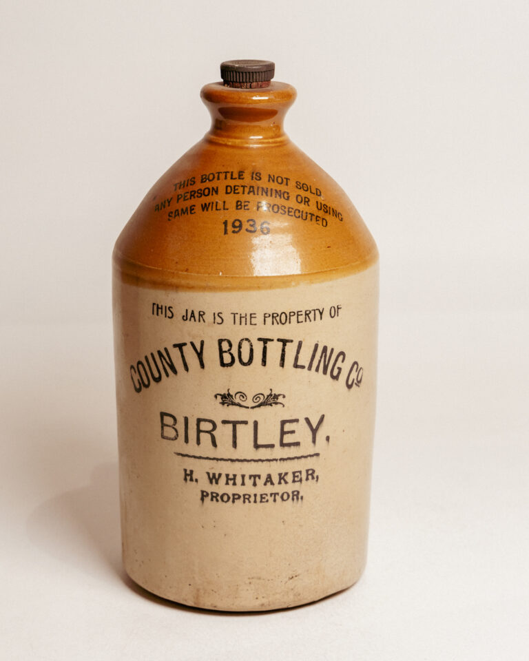 1936 Birtley Stoneware Flagon [sw209]