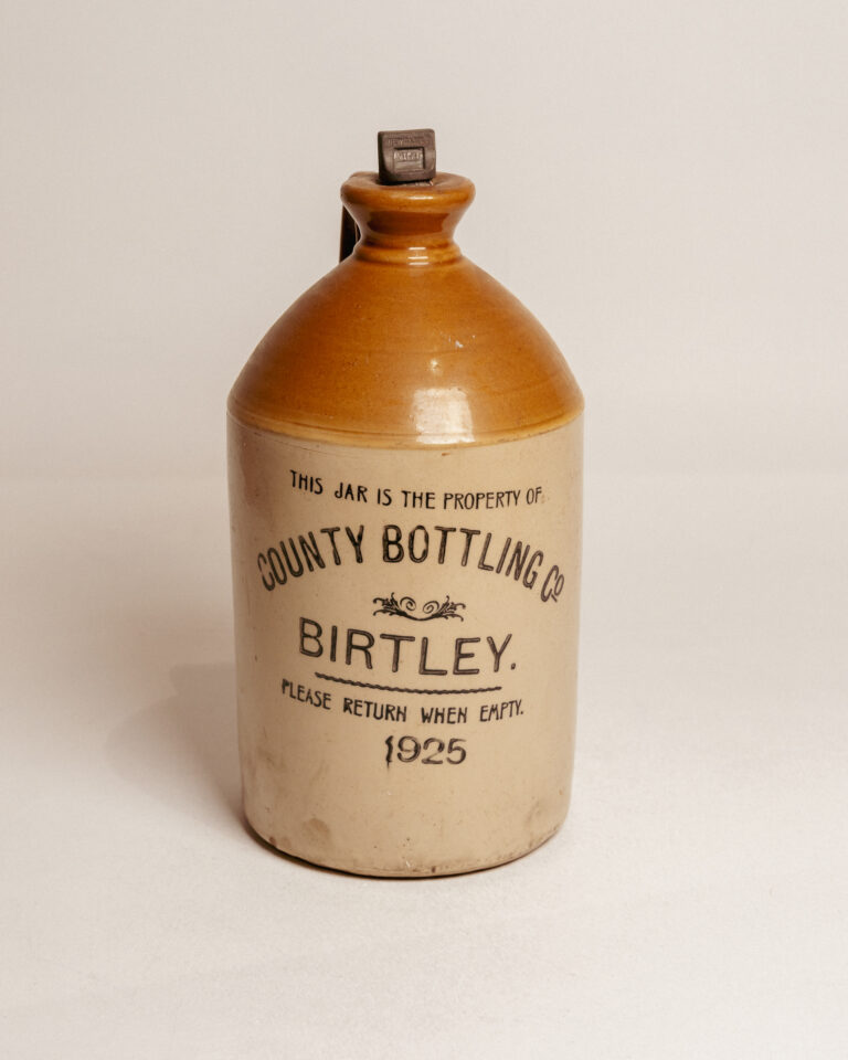 1925 Birtley Stoneware Flagon [sw208]