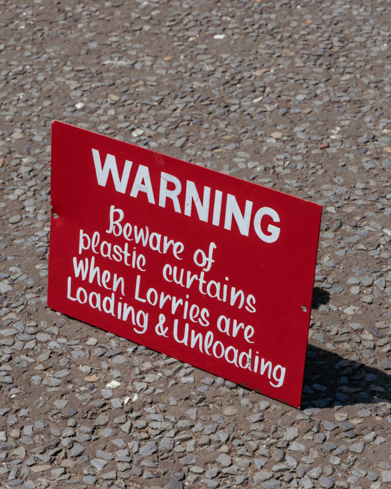 MT089 Lorry Warning Sign