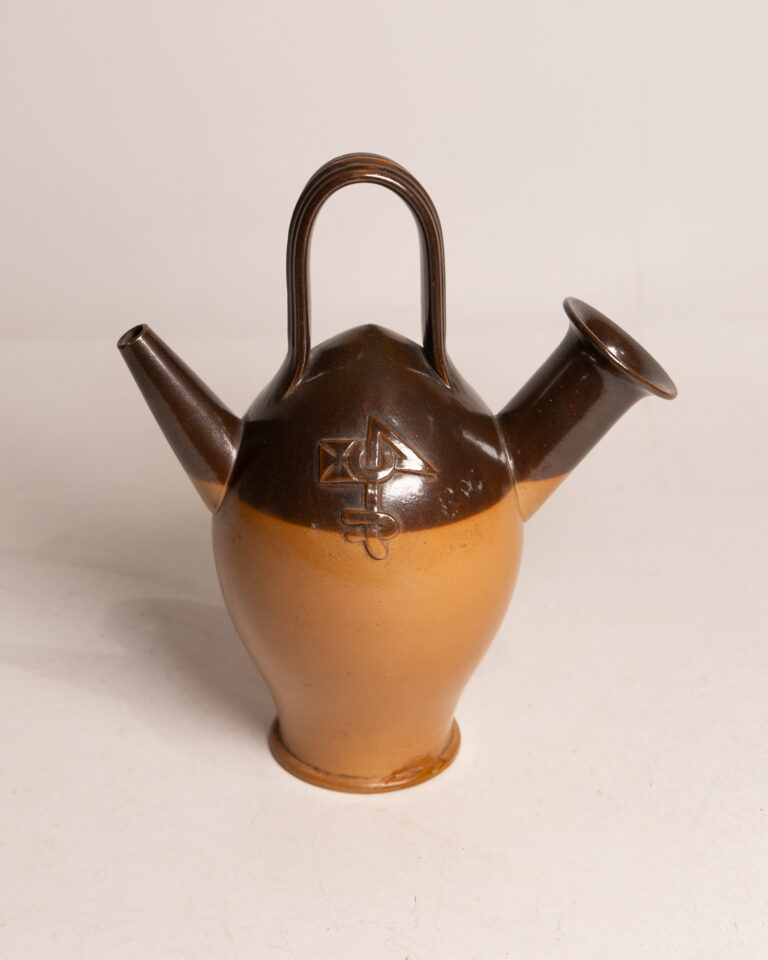 Vintage Doulton Lambeth "The Old Sarum Kettle"