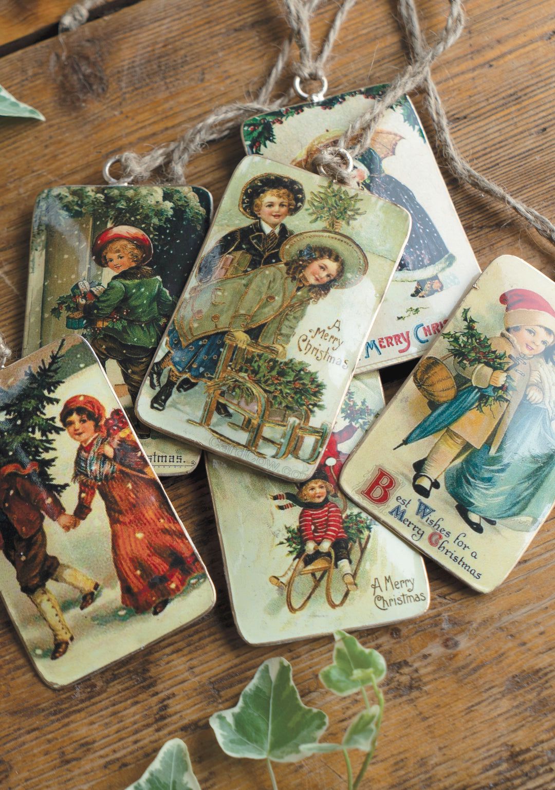 Vintage Winter Scene Tin Hanging Decoration