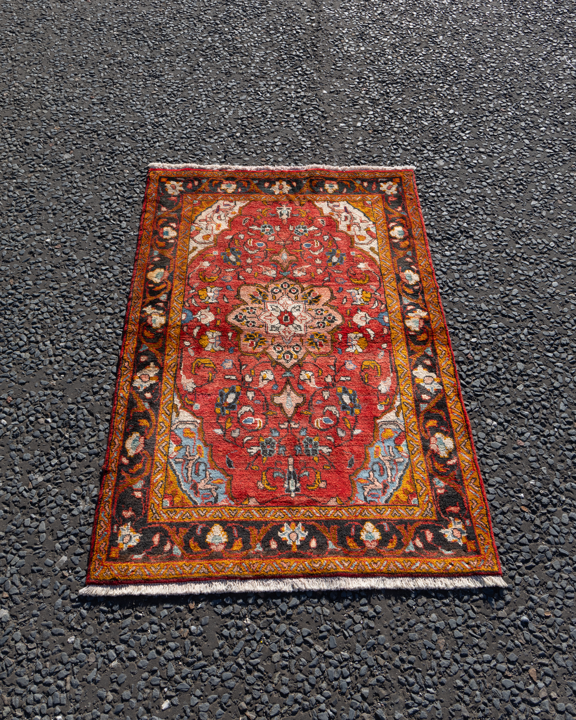 OCT15 Persian Hariz Rug with Central Floral Design