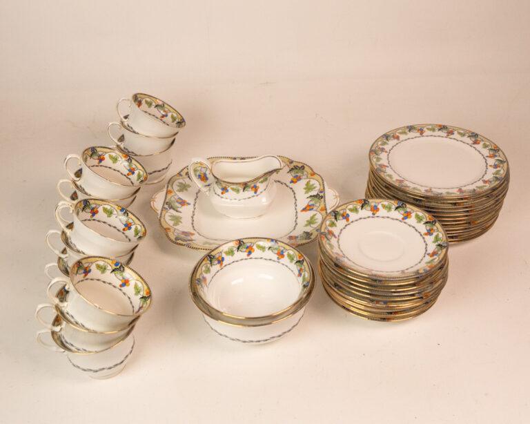 Aynsley Grape Vine Dinner Service Set