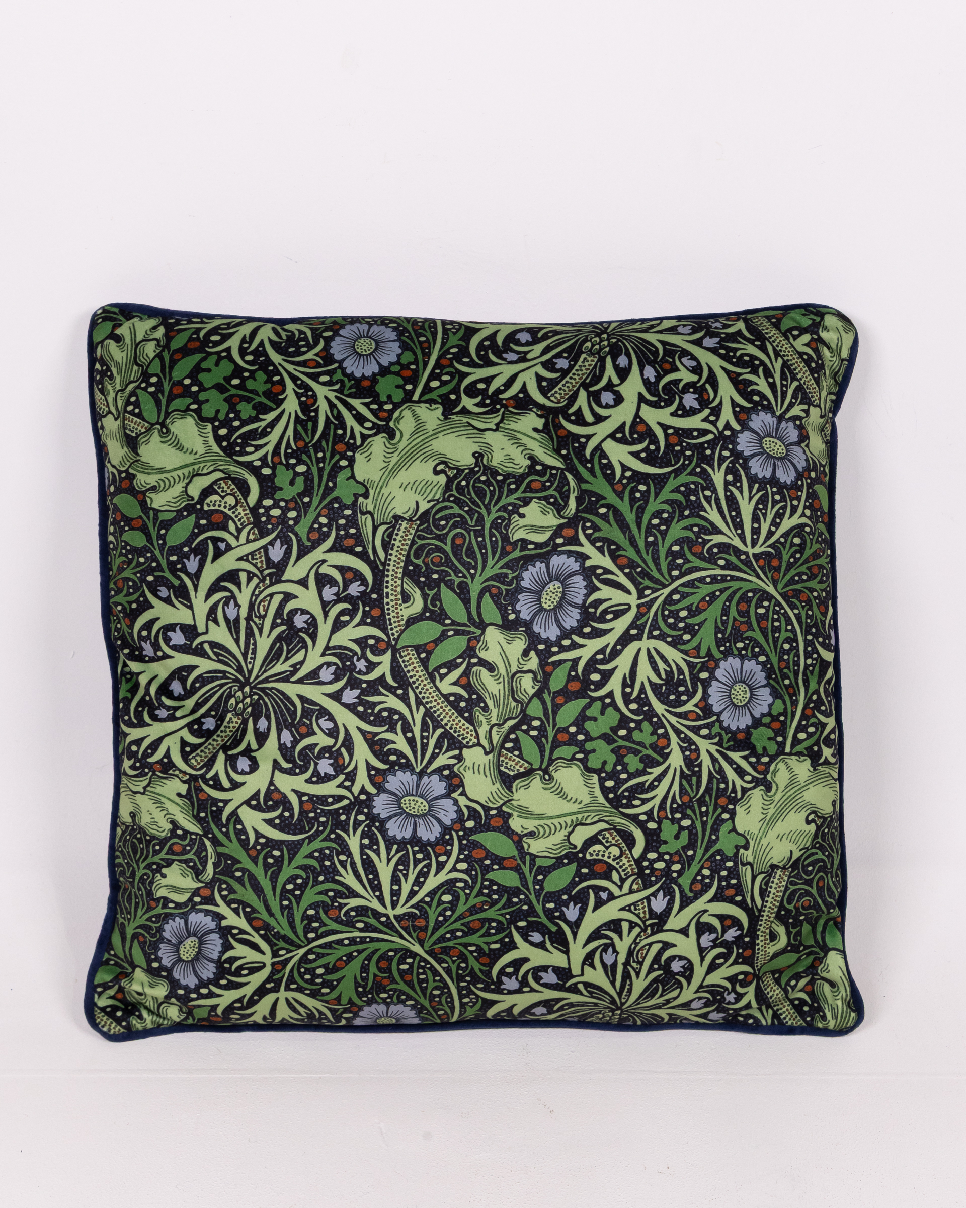 William Morris ‘Seaweed’ Cushion – 40cm x 40cm
