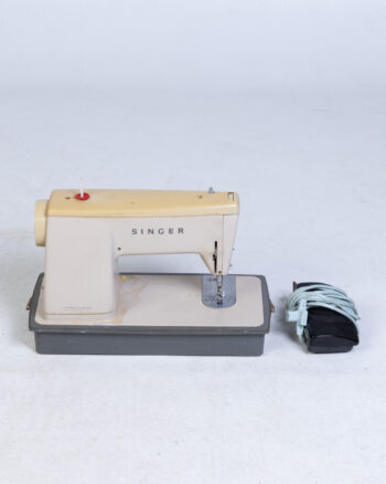 Vintage Singer Sewing Machine with Case