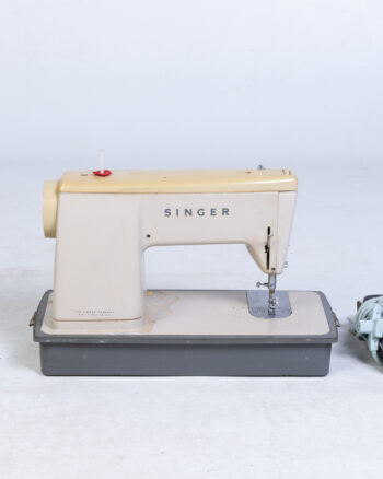 Vintage Singer Sewing Machine with Case