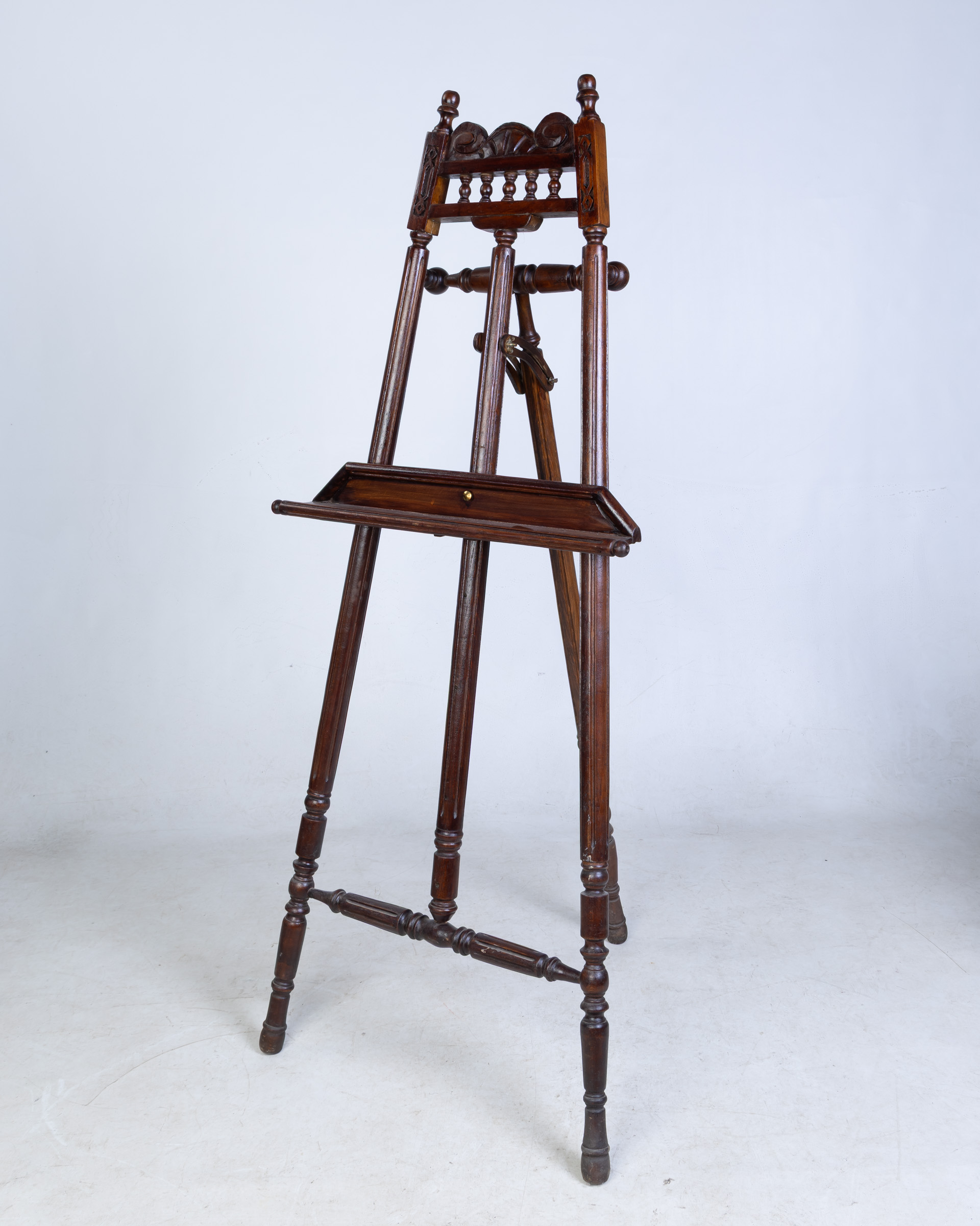 Elegant French Style Wooden Easel