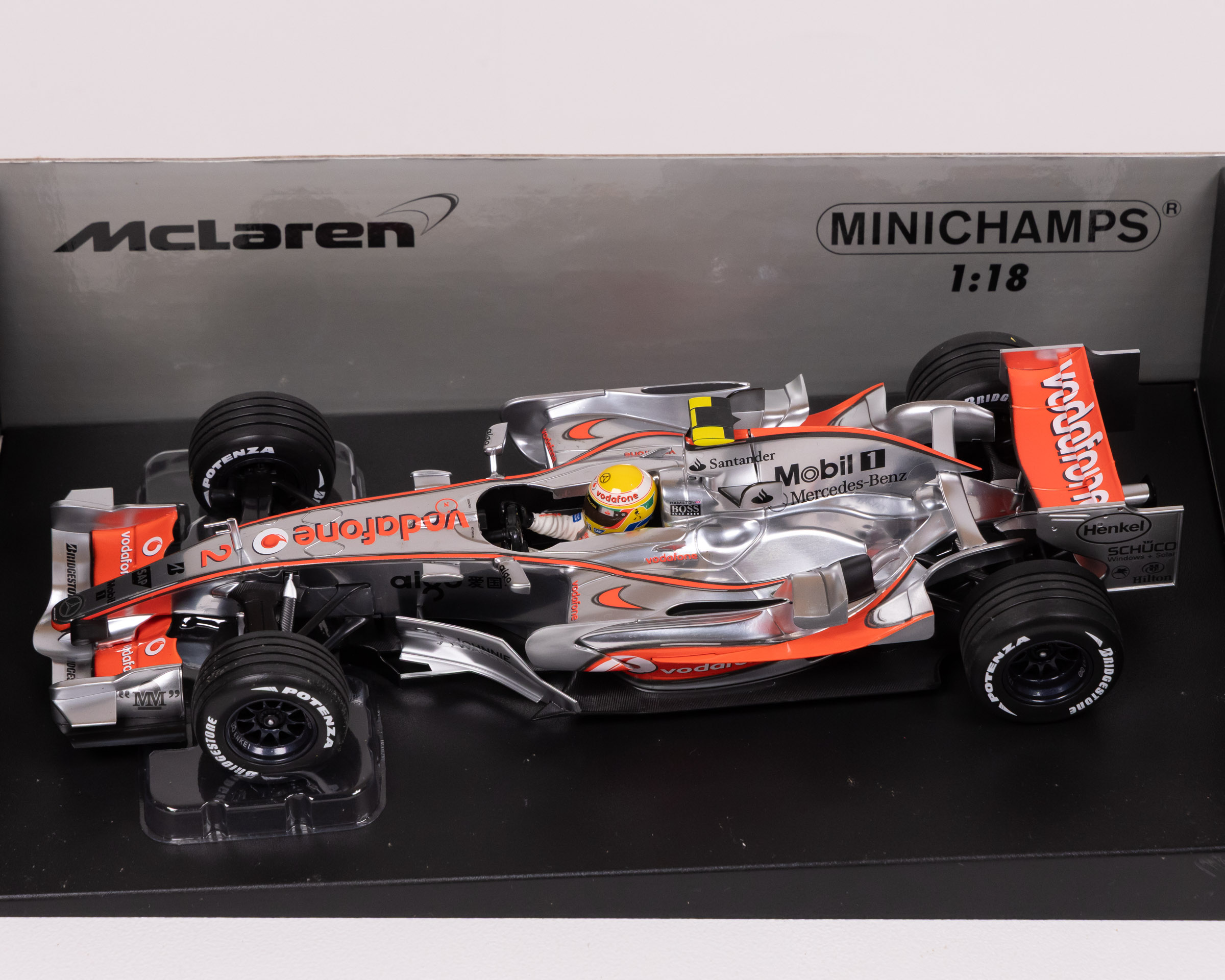 Minichamps 1:18 Vodafone McLaren Mercedes MP4-22 Model Car