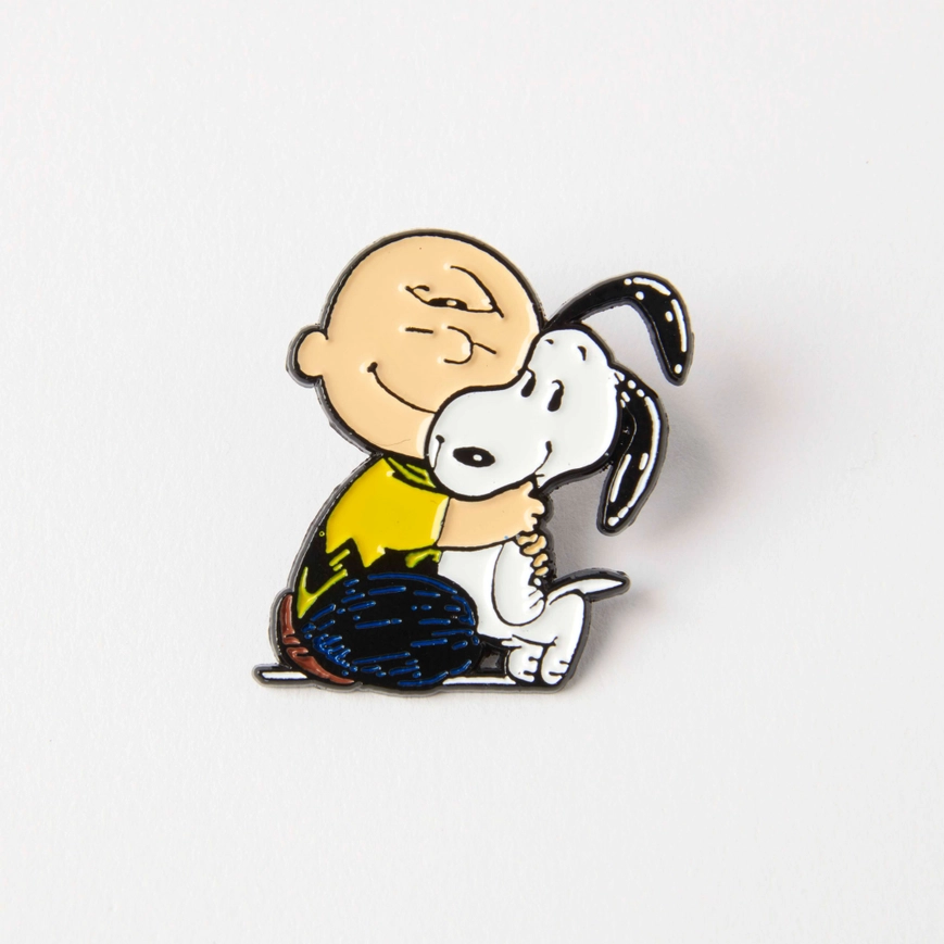 Magpie Peanuts Charlie Brown & Snoopy Hug Enamel Pin Badge