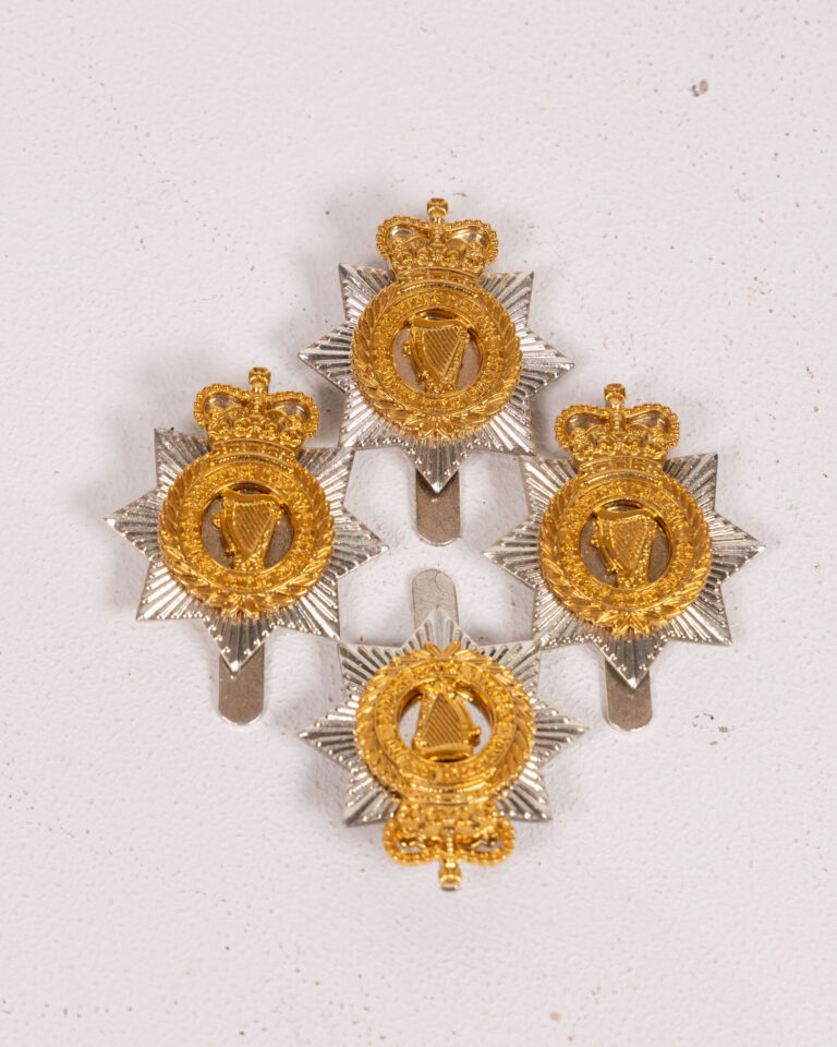 Set of 4 Irish Guards Cap Badges Military Memorabilia - Gold & Silver