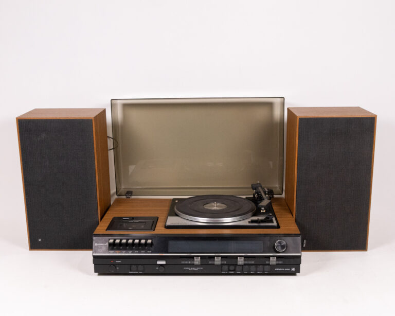 Vintage Hitachi Stereo Music System with Garrard Turntable & Speakers