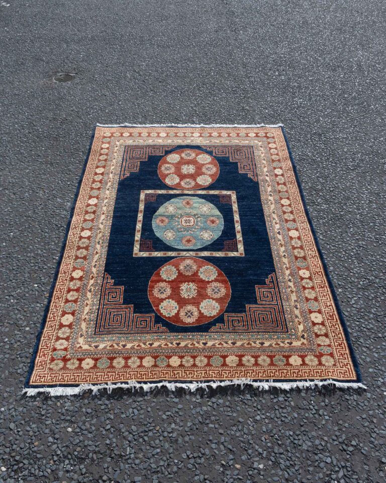 Oriental Fabric Rug with Medallion Design JR6