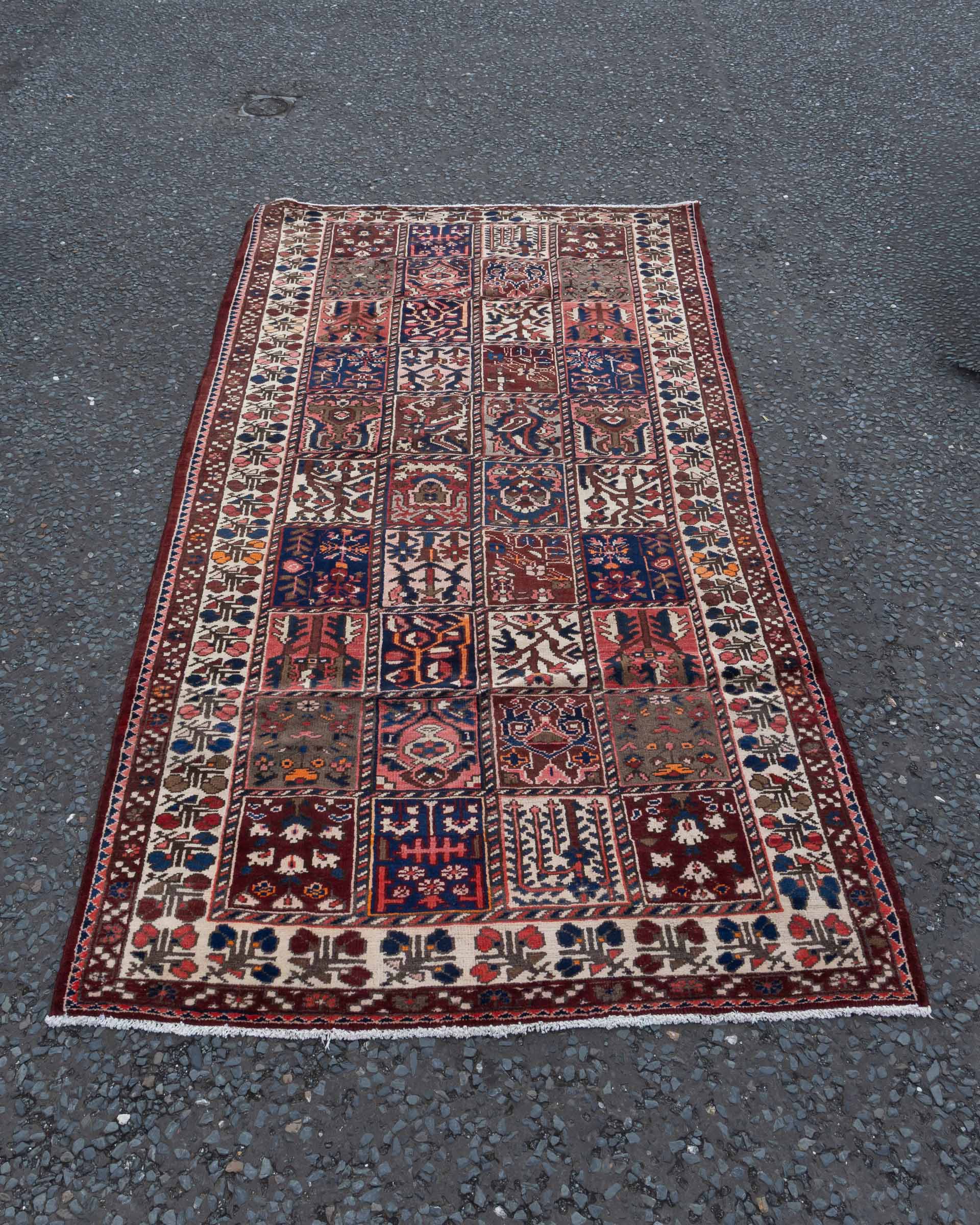 Vintage Patterned Rug with Floral Details JR13