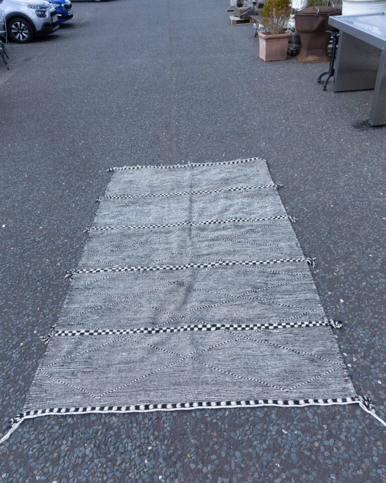 Contemporary Grey Patterned Rug with Tassels