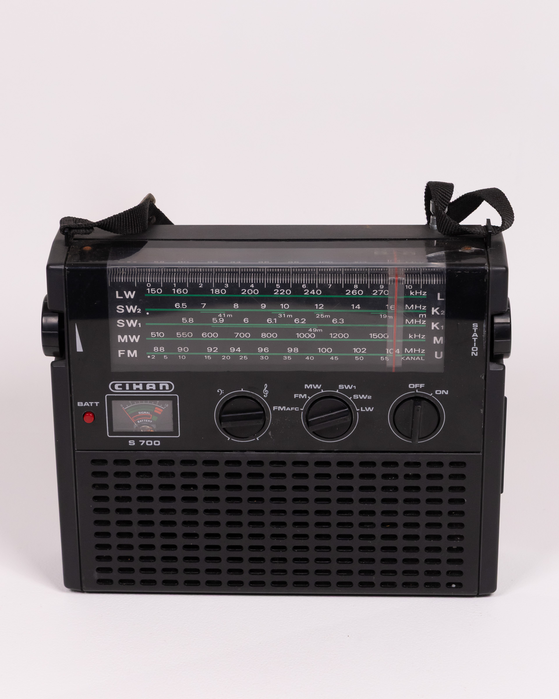 Vintage Cihan S700 Plastic Radio with Carry Strap