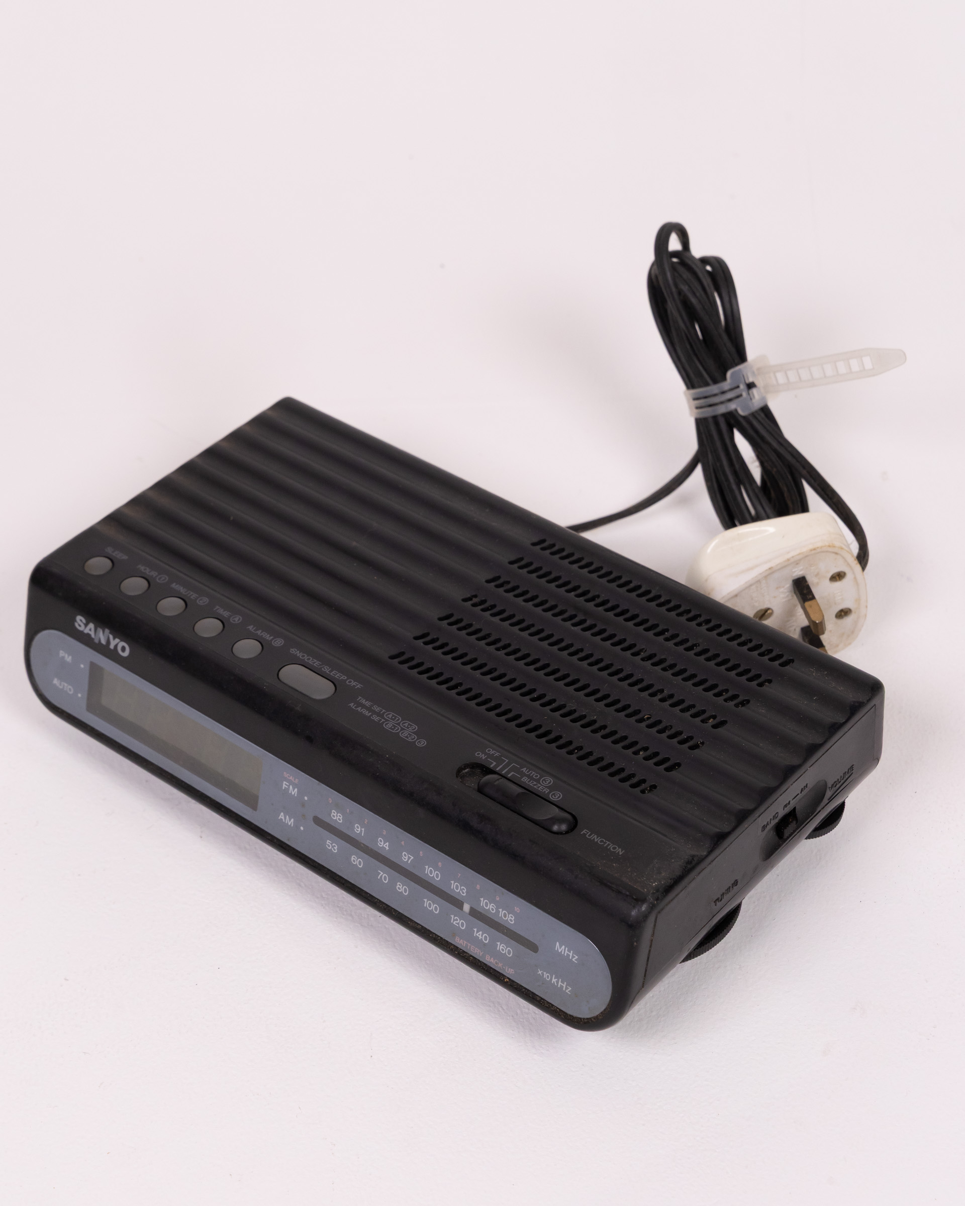 Sanyo Radio Alarm Clock with Digital Display - Image 2