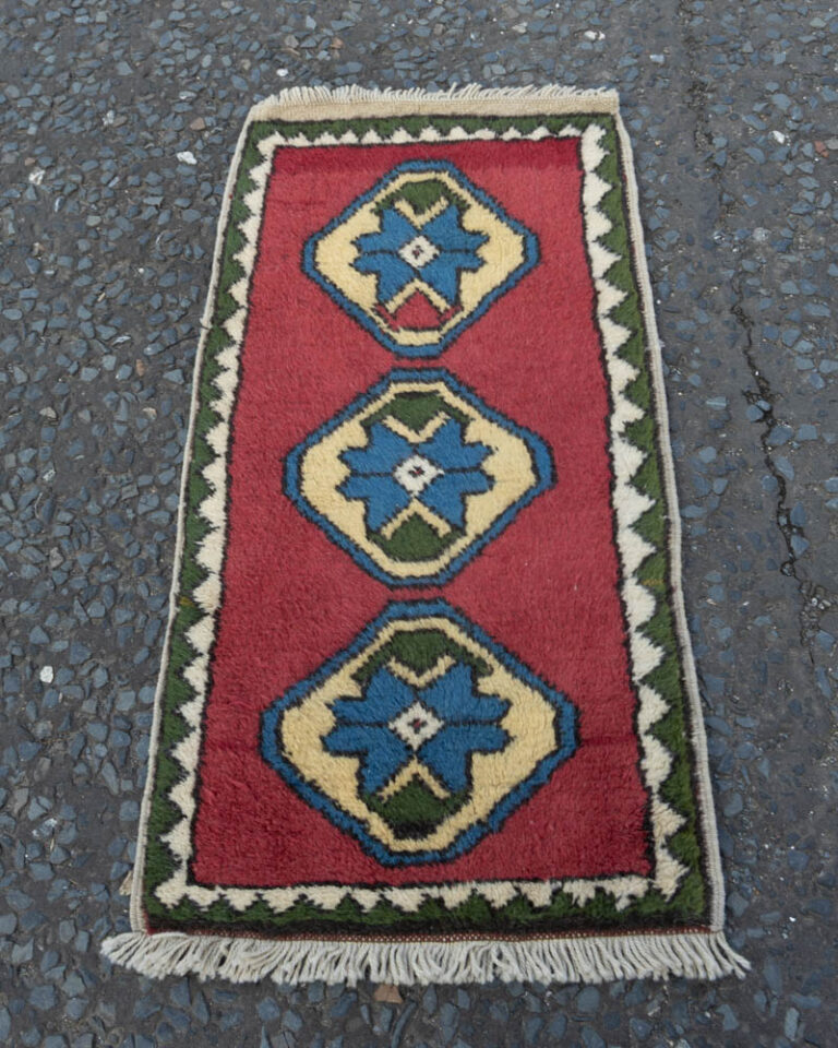 Vintage Wool Rug with Geometric Medallion Design - ZZ26