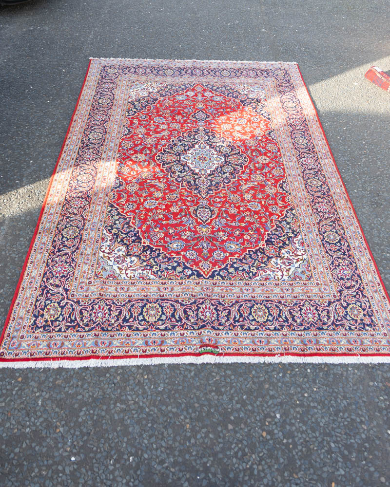 Large Persian Wool Rug with Floral Medallion Design – ZZ33