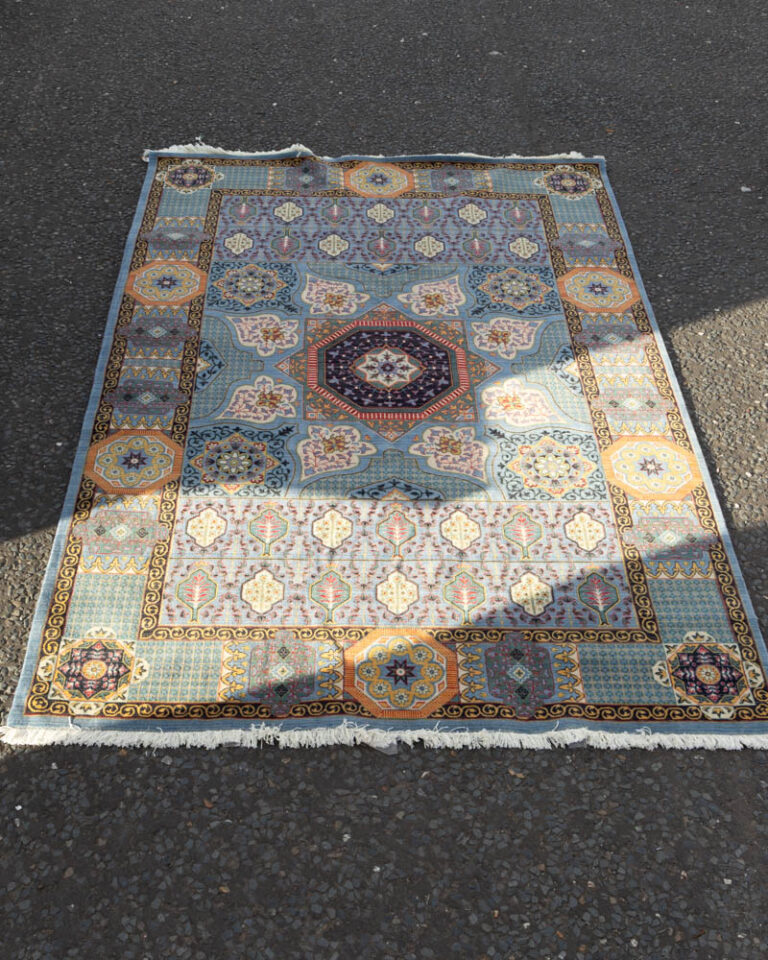 Wool Rug with Geometric Medallion Design - ZZ07