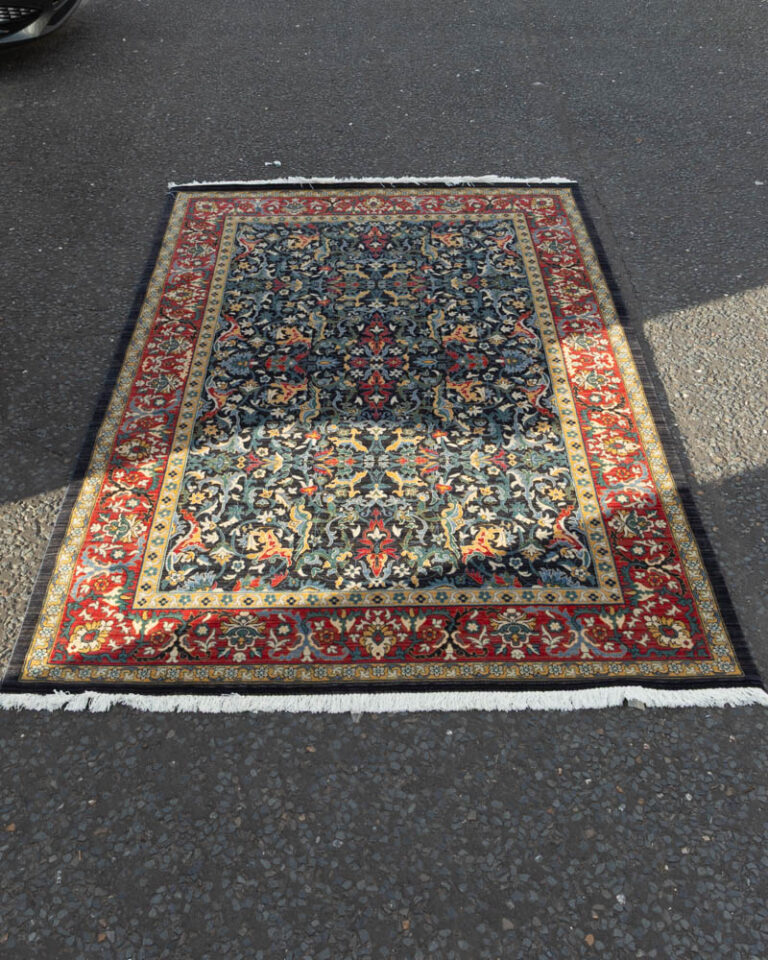 Wool Persian Style Rug with Intricate Floral Pattern - ZZ08