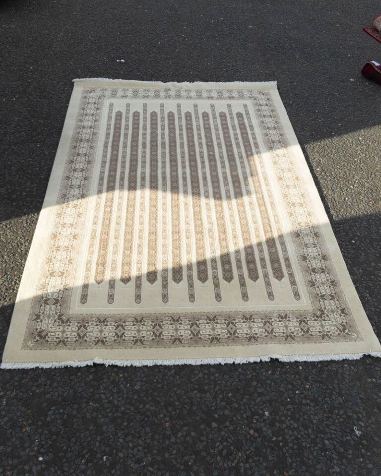 Wool Area Rug with Geometric Patterns - ZZ06