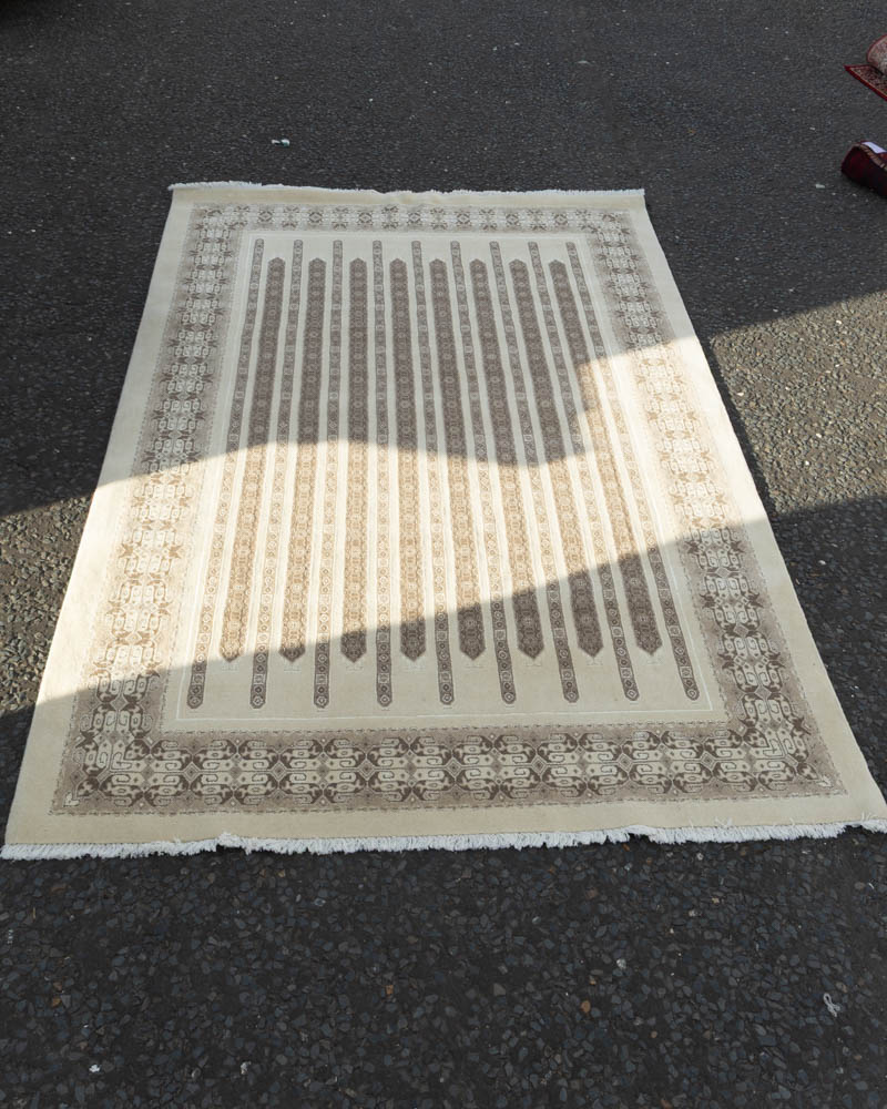 Wool Area Rug with Geometric Patterns – ZZ06