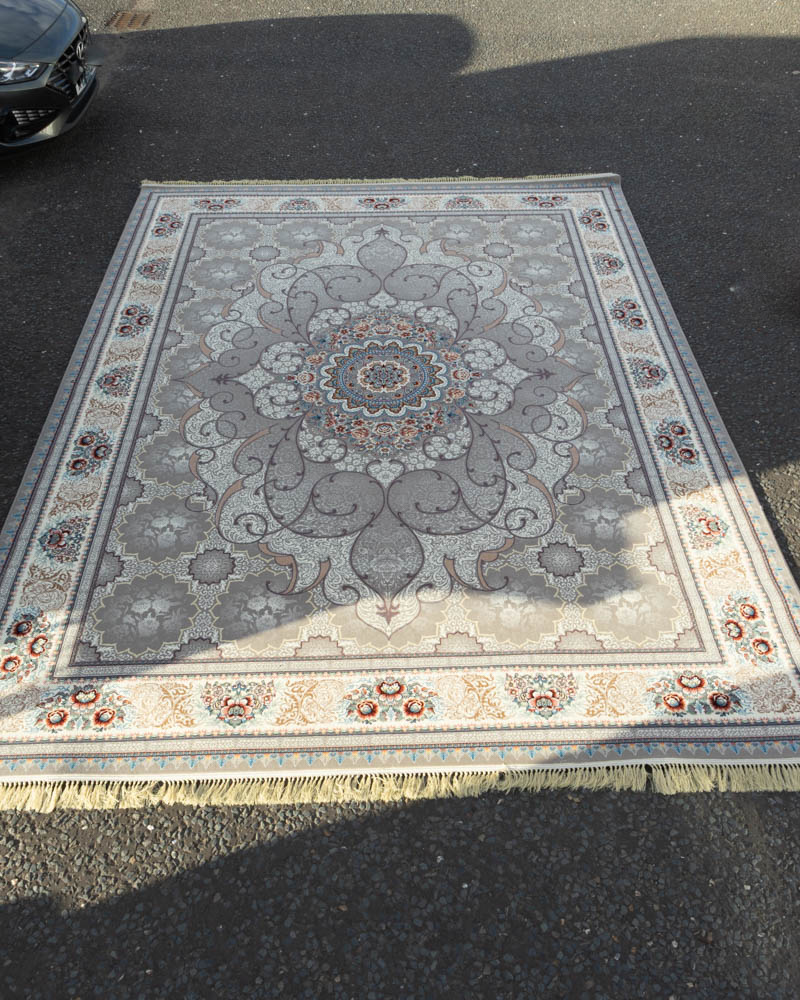 Floral Patterned Rug with Fringed Edges – ZZ10