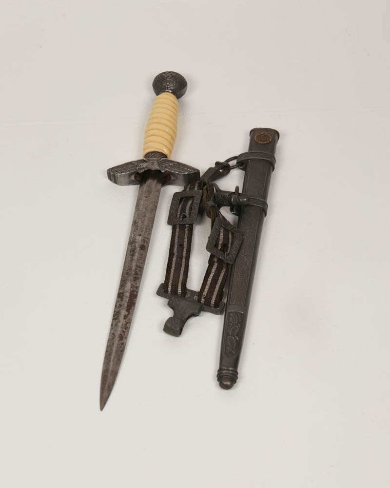 WWII German Second Pattern Luftwaffe Officer Dagger {Fliegerdolch).