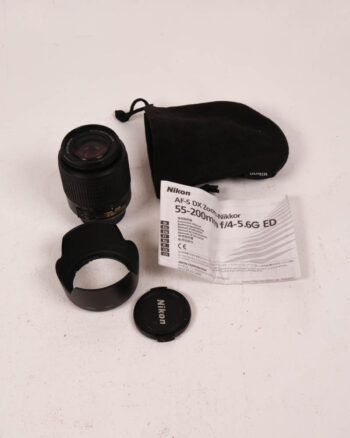 Nikon AF-S DX Zoom-Nikkor 55-200mm Lens Kit with Accessories
