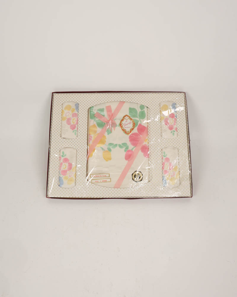 Vintage Cotton Tablecloth with 4 Napkins Floral Design