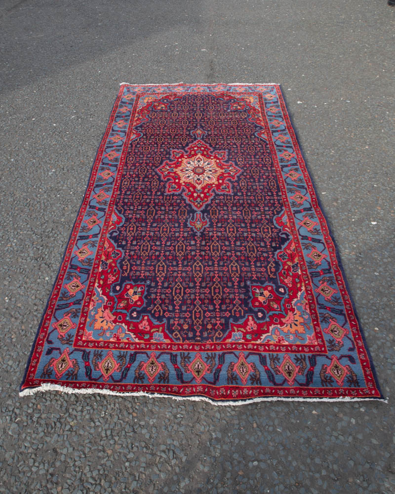 Vintage Persian Wool Rug with Medallion Design – 7-17CH