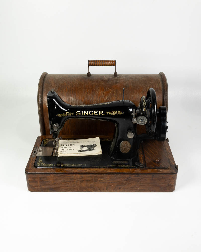 Vintage Singer 99K Sewing Machine with Wooden Case