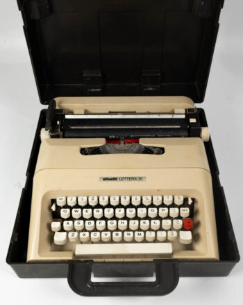 Olivetti Lettera 35 Cream Portable Typewriter with Case