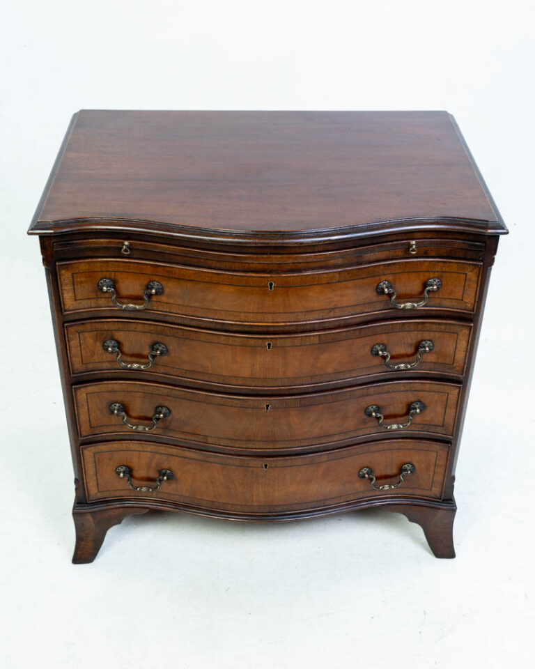 Vintage Mahogany Chest of Drawers with Serpentine Front