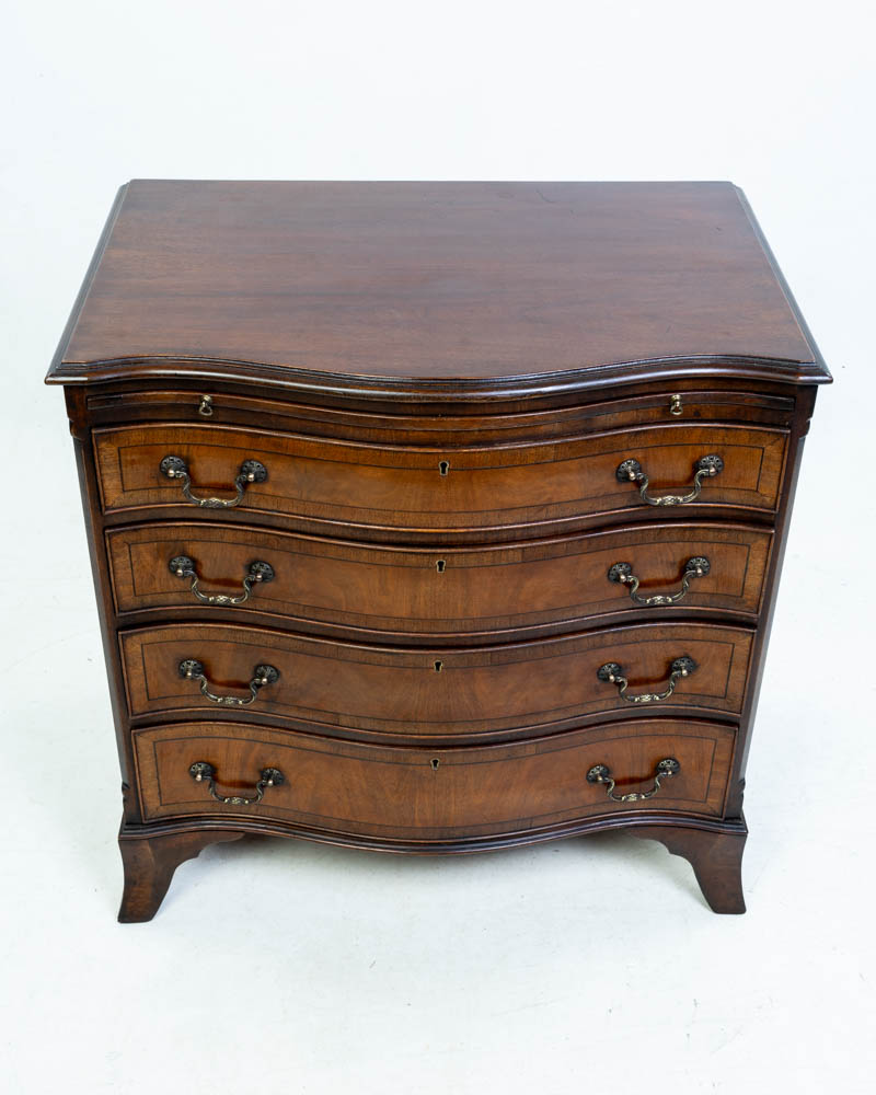 Vintage Mahogany Chest of Drawers with Serpentine Front