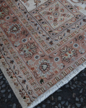 Traditional Pakistani Wool Rug with Floral Medallion Rug – MR04