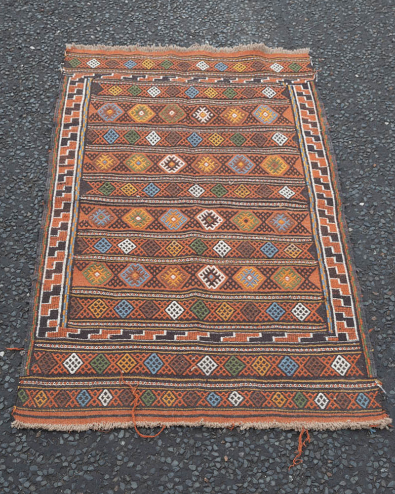 Handmade Iranian Kilim Wool Rug with Geometric Pattern – MR09