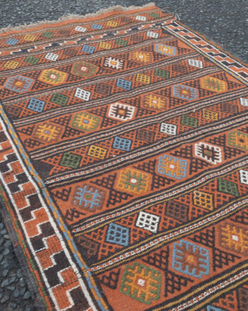 Handmade Iranian Kilim Wool Rug with Geometric Pattern – MR09