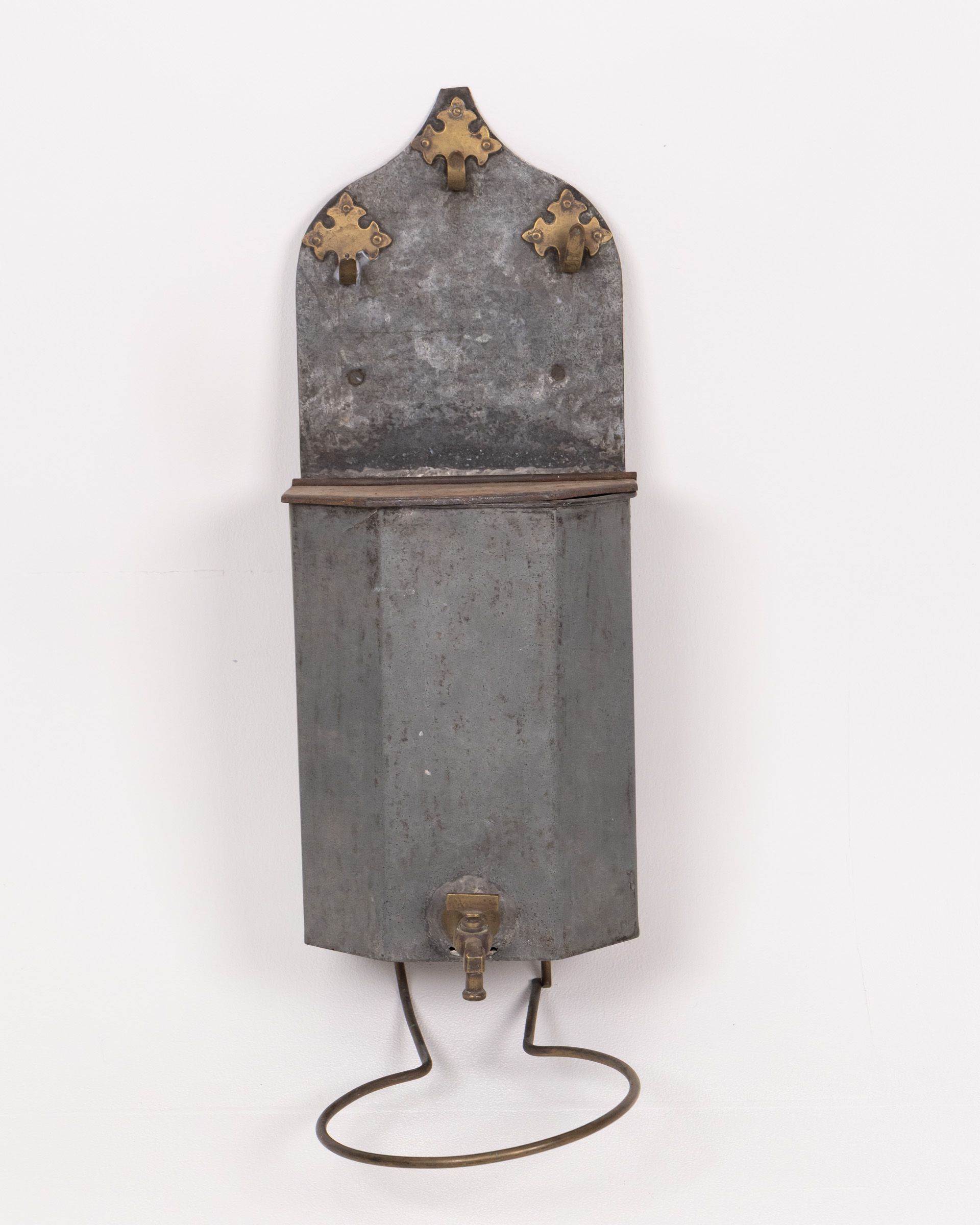 Antique Metal Wall Mounted Wash Basin with Brass Fittings