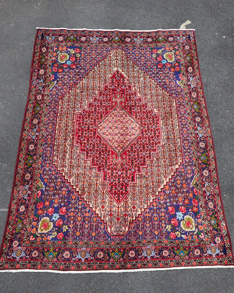 Vintage Persian Bijar Wool Carpet with Floral Medallion - TRA11