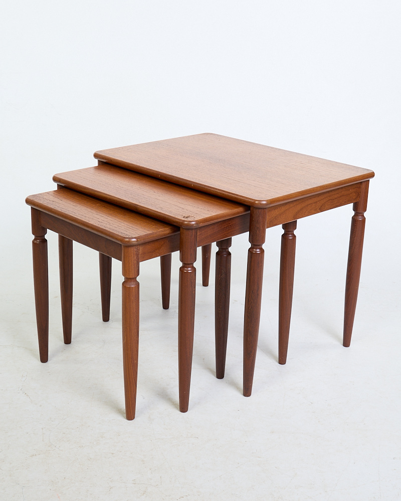 Vintage Mid Century Wooden Nesting Tables with Tapered Legs