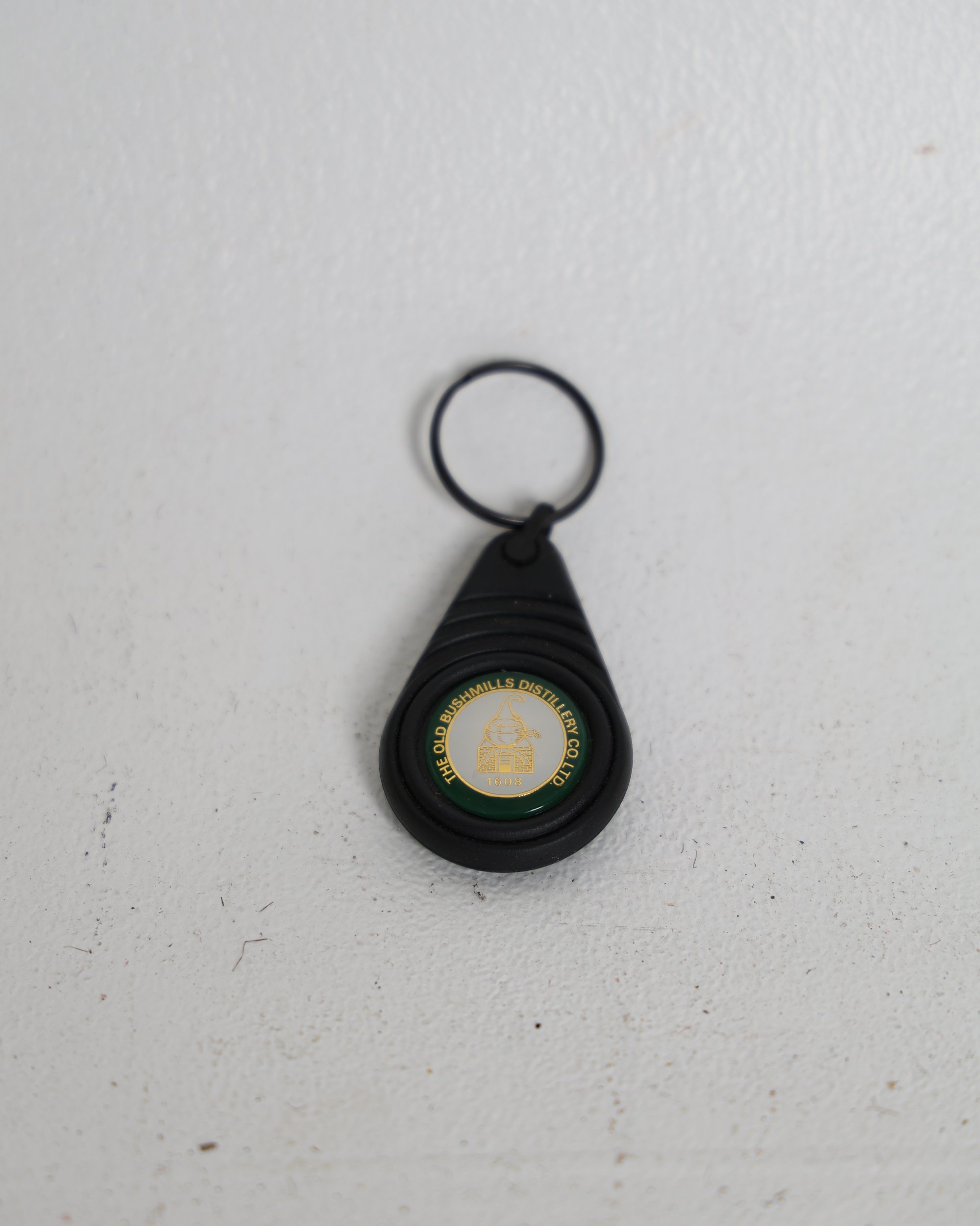 Old Bushmills Distillery Co Ltd Vintage Style Black Plastic Keyring