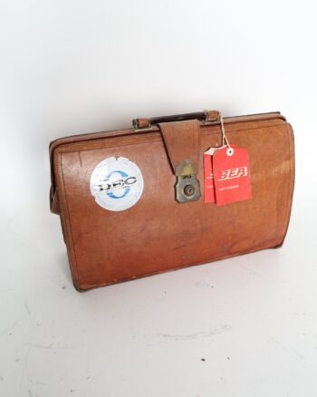 Vintage Brown Leather Travel Bag with Cheney Clasp