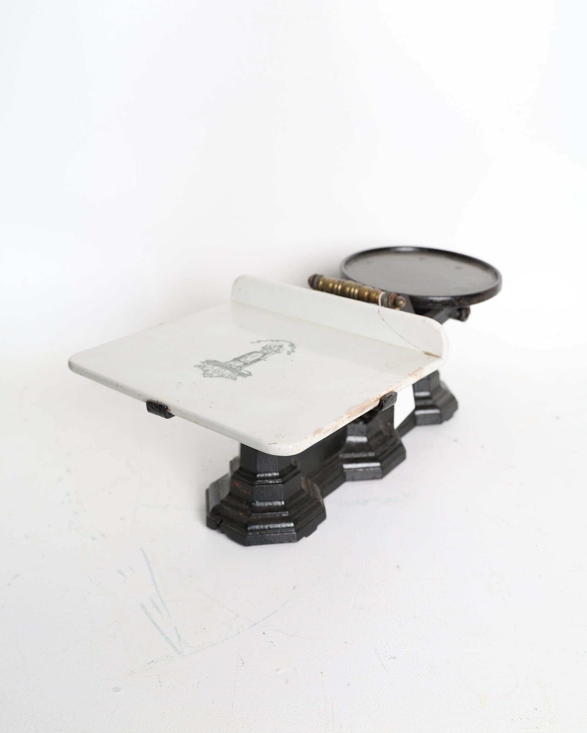 Cast Iron Kitchen Counter Scales with Ceramic Plate