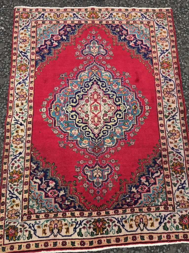 Red Persian Tabriz Rug with Central Medallion Design - JRJ09