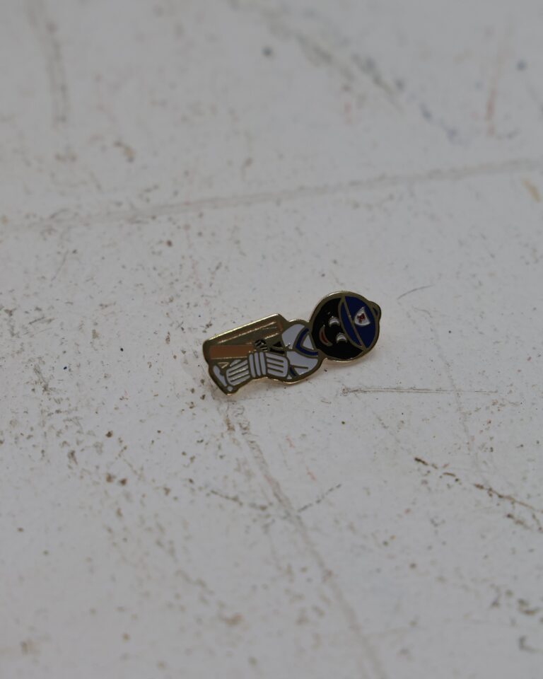 Retro Golly Cricketer Robertsons Enamel Pin Badge