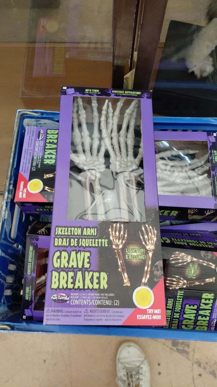 Light-Up Skeleton Arms Grave Breaker Set – 38cm